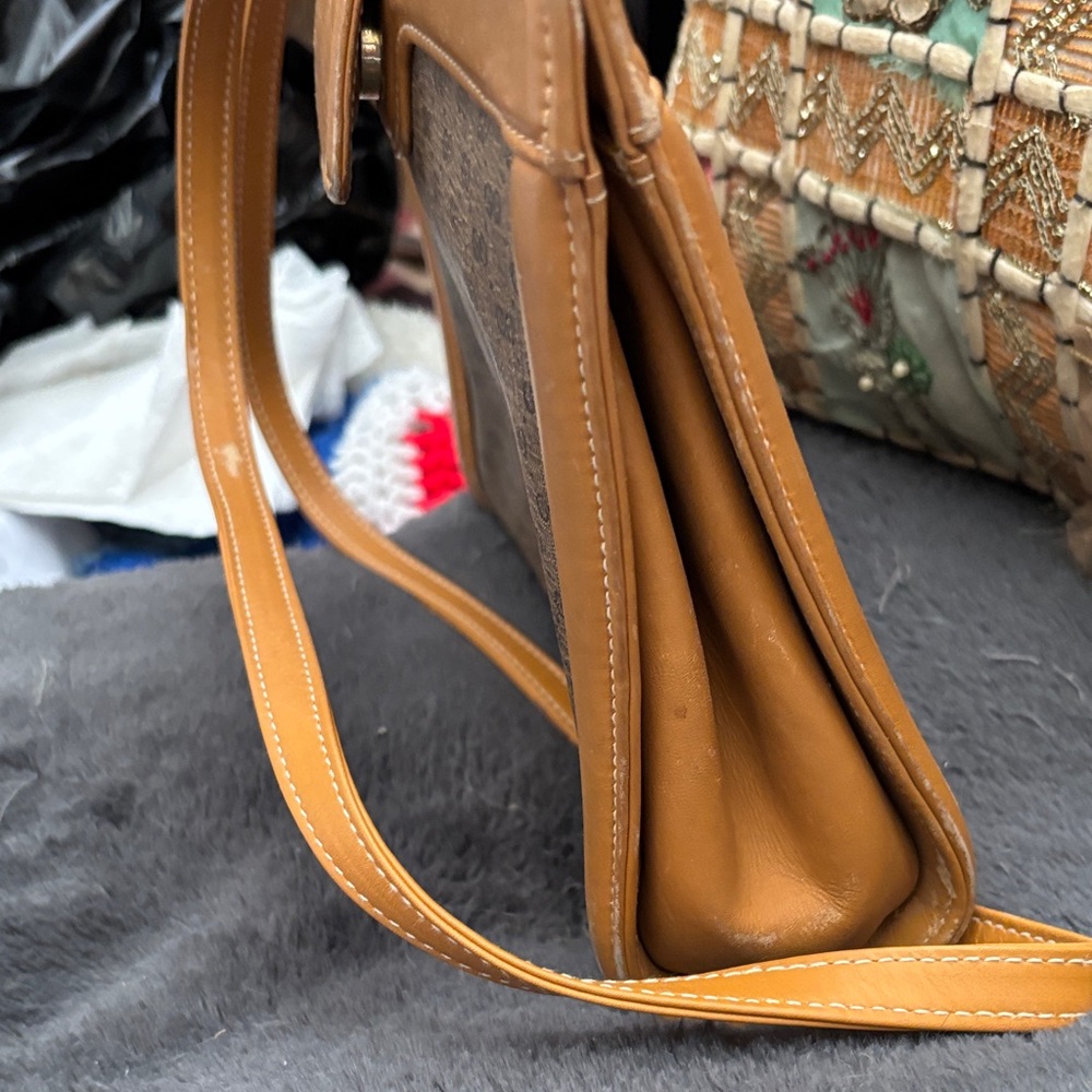 100% Authentic Gucci Tan and Brown Crossbody Bag - Picture 2 of 10